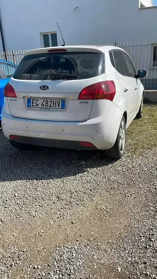 Usata Kia Venga 115 CV (84 kW) 2011 Bianco Utilitaria