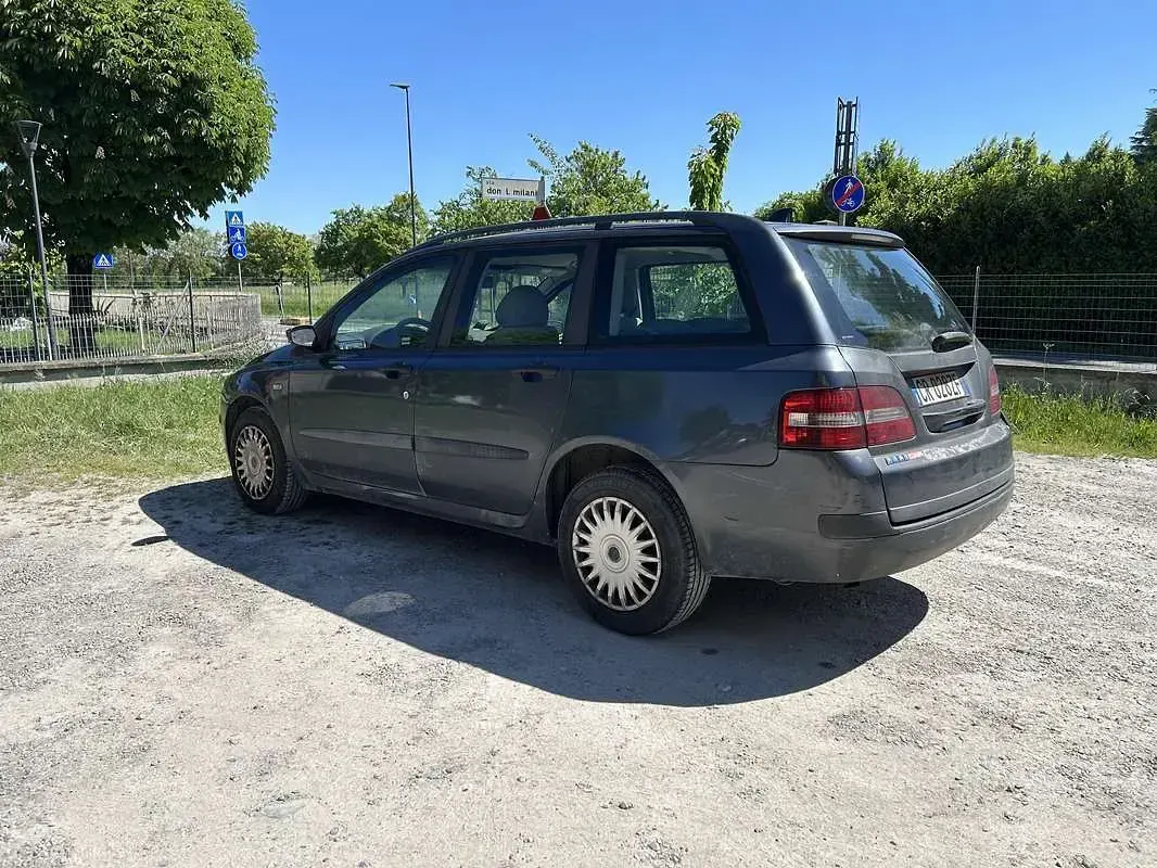Usata Fiat Stilo Dynamic 140 CV (102 kW) 2004 Grigio Station wagon