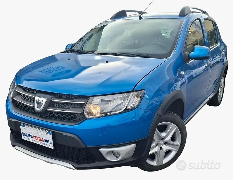 Usata Dacia Sandero Lauréate 90 CV (66 kW) 2014 Blu Berlina