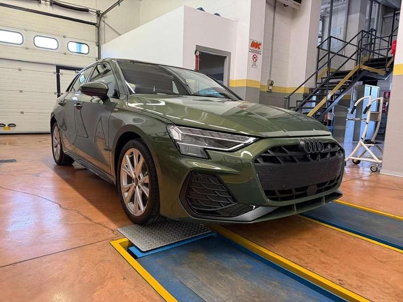 Nuova Audi A3 S-Line 150 CV (110 kW) 2025 Grigio daytona perla Berlina