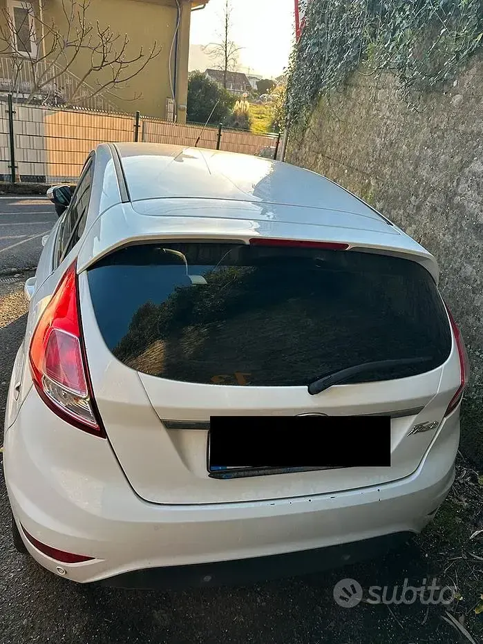 Usata Ford Fiesta Titanium 92 CV (67 kW) 2015 Bianco Utilitaria