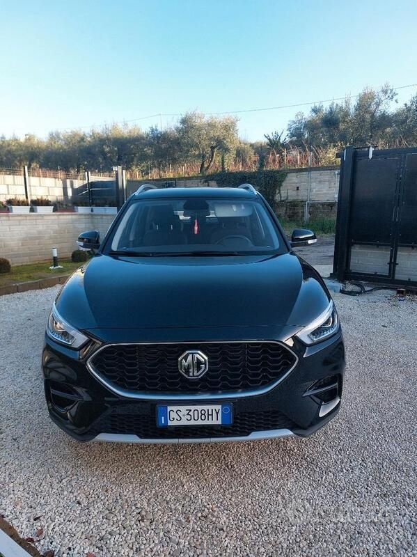 Usata MG ZS 106 CV (77 kW) 2023 Nero Berlina