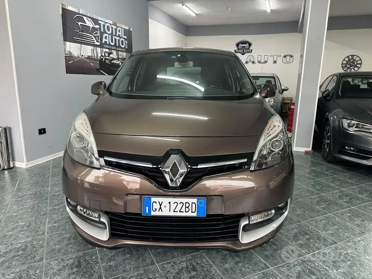 Käytetty Renault Scenic E-Tech XMOD 95 HP (69 kW) 2014 Ruskea Tila-auto