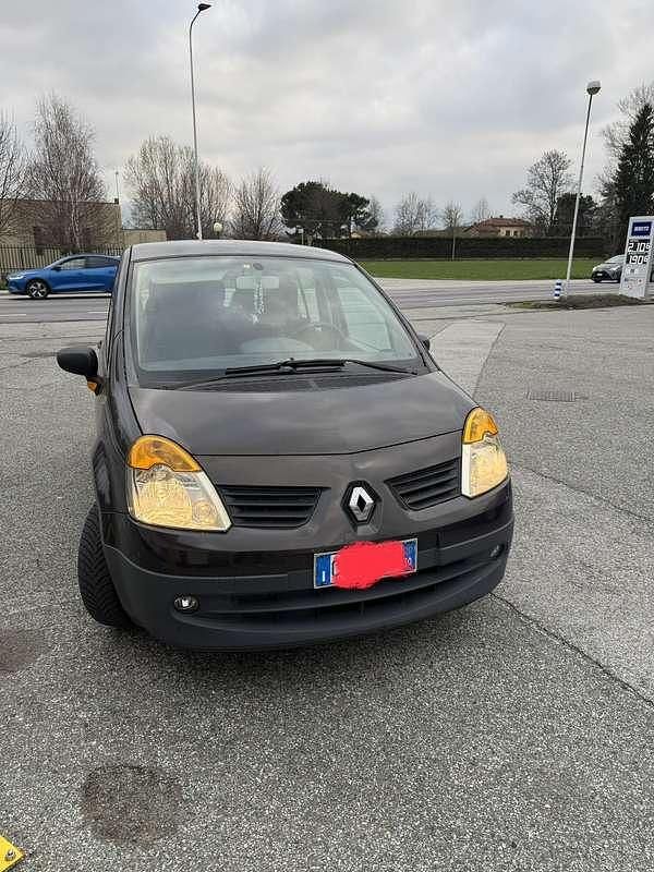 Usata Renault Modus Privilege 75 CV (55 kW) 2005 Marrone Monovolume