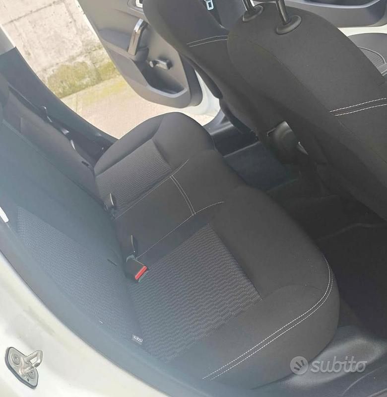 Usata Peugeot 208 102 CV (75 kW) 2019 Bianco Utilitaria