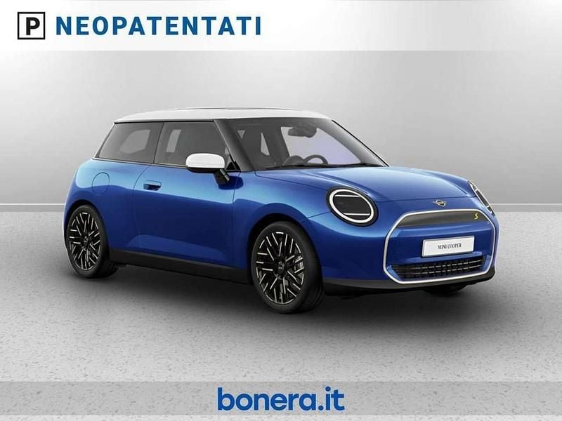 Nuova Mini Cooper SE Favoured 160 kW (218 CV) 2025 Blazing blue Utilitaria