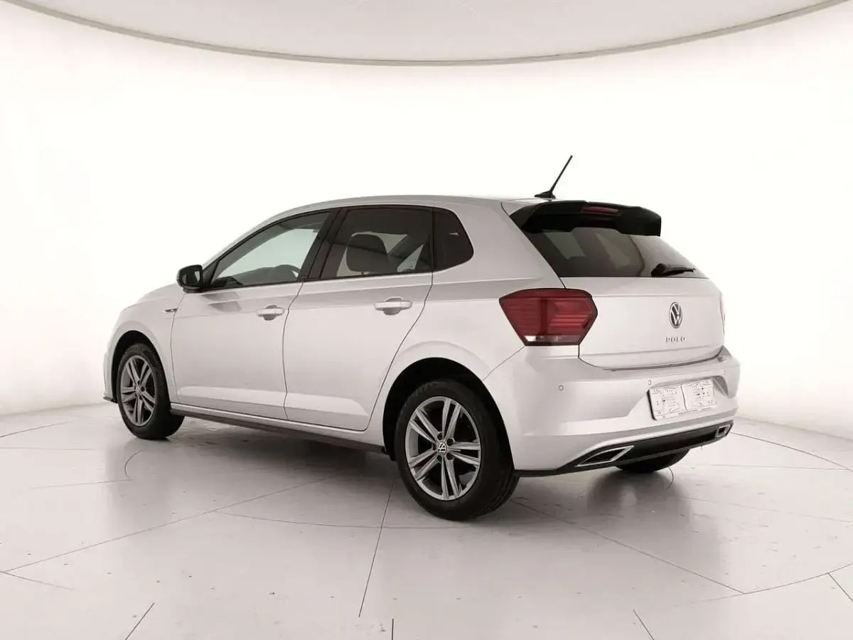 Usata VW Polo R-line 80 CV (58 kW) 2020 Argento metallizzato Utilitaria