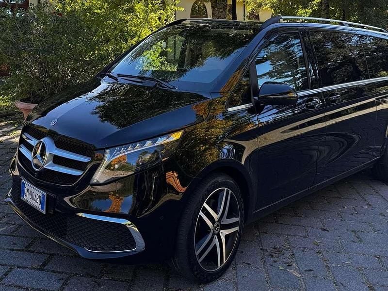 Nero Usata 2023 Mercedes V300 Premium Monovolume | 55.000 € - Immagine 1/4
