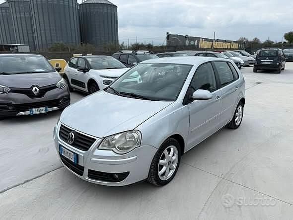 Grigio Usata 2007 VW Polo Comfortline Tre volumi | 3200 € (Buon prezzo) - Immagine 1/4