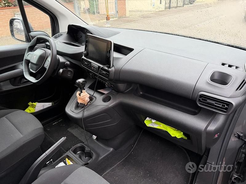 Usata Peugeot Rifter Allure 102 CV (75 kW) 2021 Grigio Monovolume