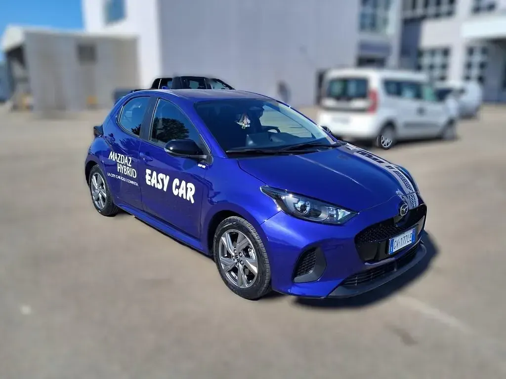 Usata Mazda 2 116 CV (85 kW) 2024 Glass blue Utilitaria