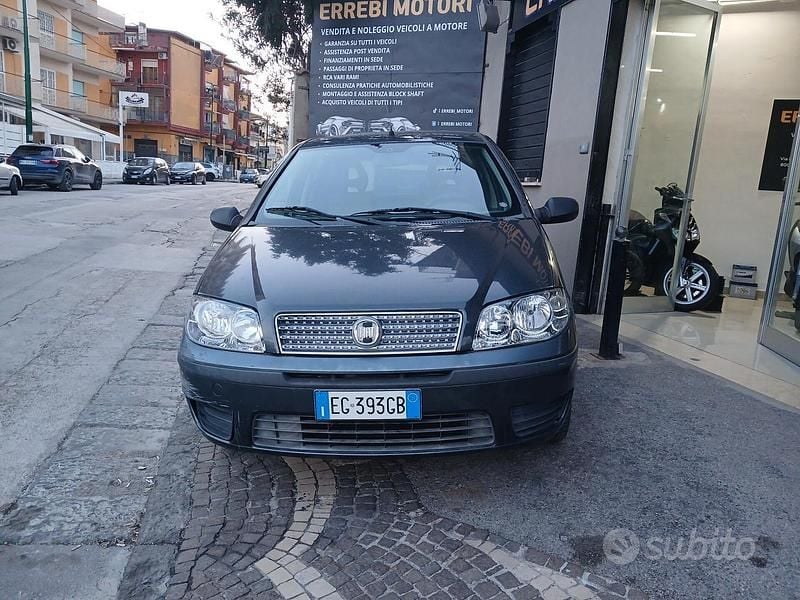 Usata Fiat Punto 59 CV (43 kW) 2009 Grigio Berlina