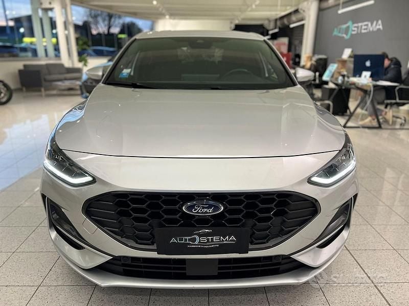 Grigio metallizzato Usata 2025 Ford Focus ST-Line Berlina | 19.990 € (Super prezzo) - Immagine 1/4