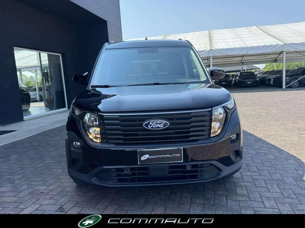 Usata Ford Tourneo Courier Titanium 125 CV (91 kW) 2025 Nero Monovolume