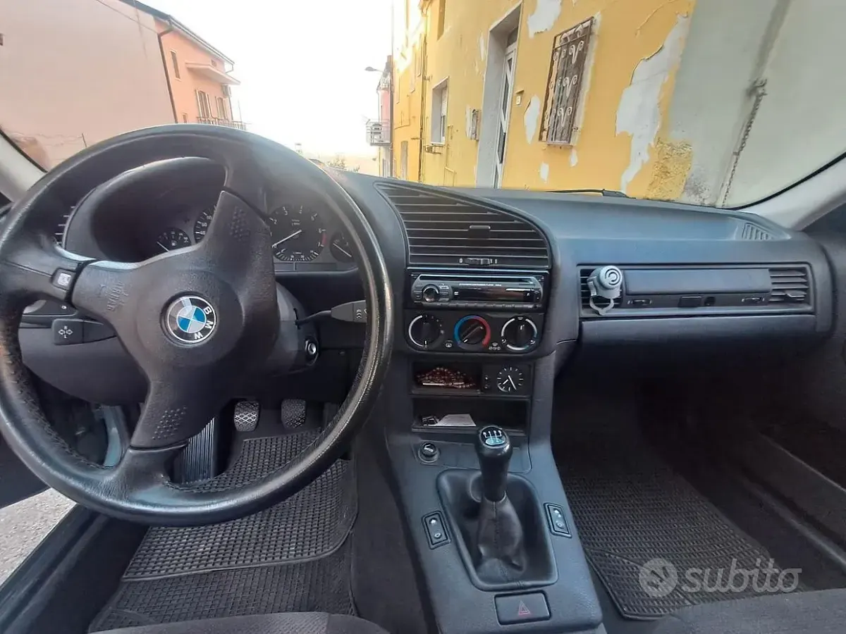 Usata BMW 318 115 CV (84 kW) 1993 Berlina