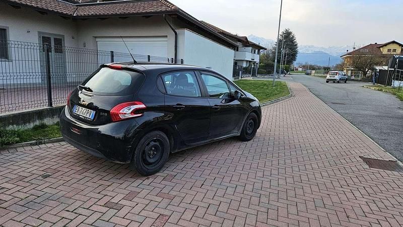 Usata Peugeot 208 Active 68 CV (50 kW) 2014 Utilitaria