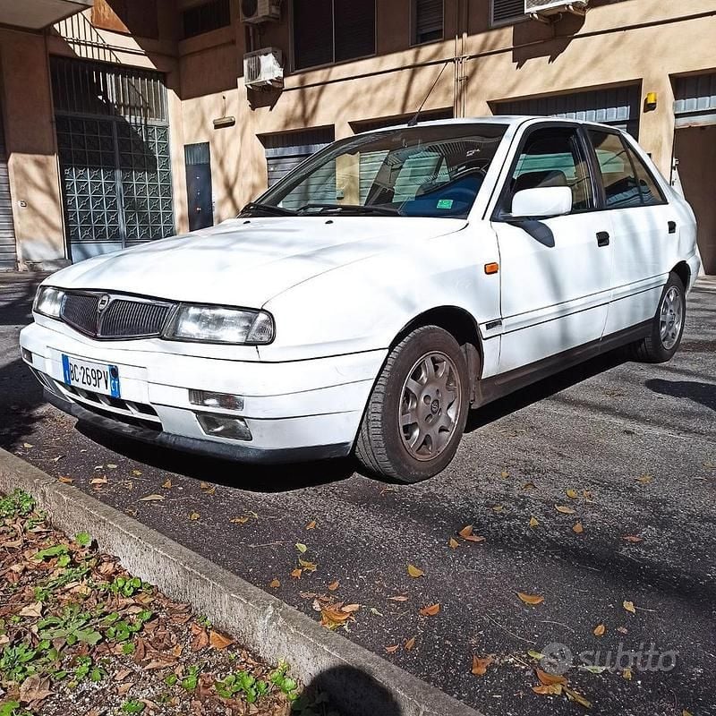 Usata Lancia Delta 103 CV (75 kW) 1999 Bianco Utilitaria