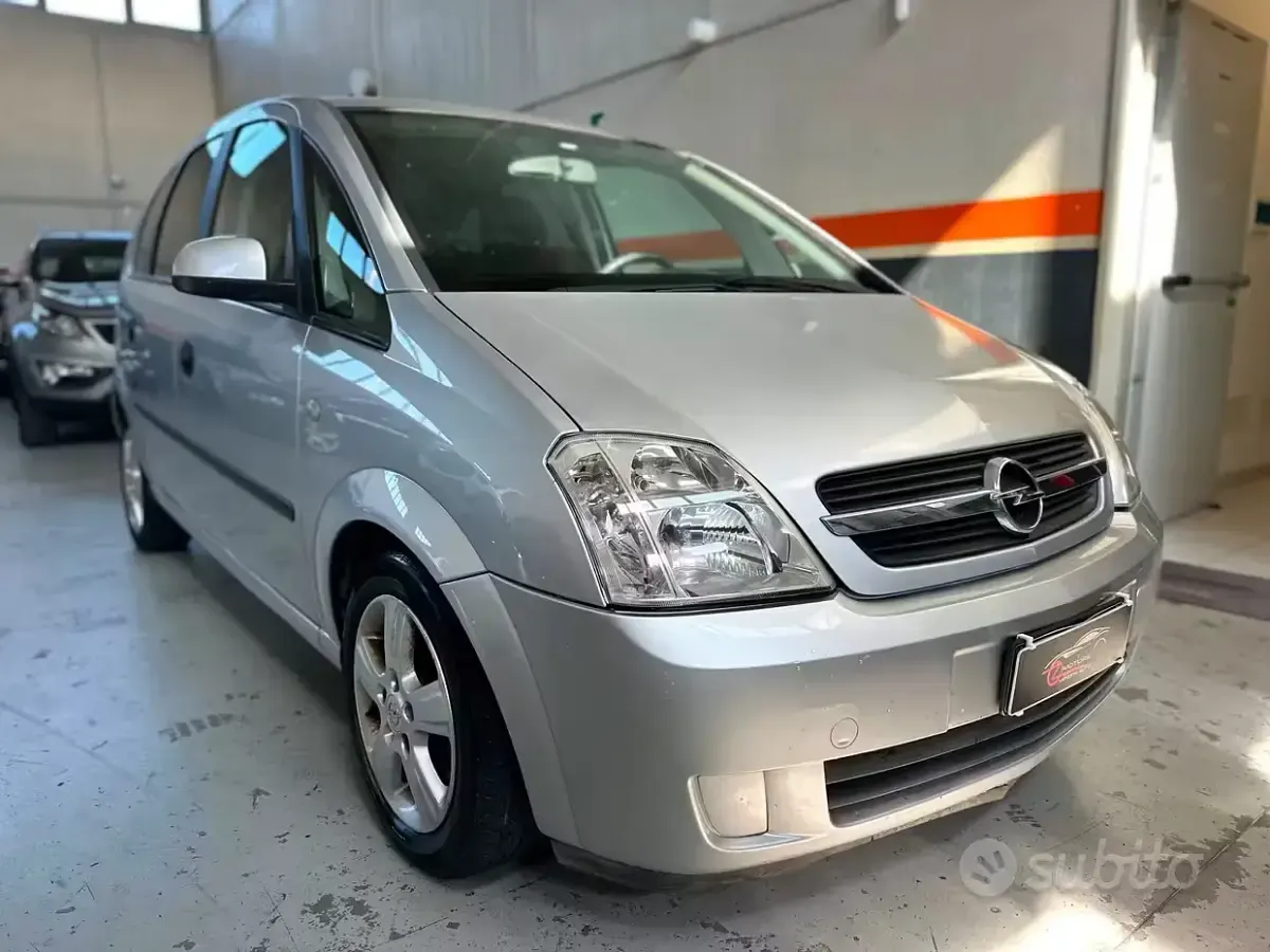 Usata Opel Meriva Cosmo 101 CV (74 kW) 2005 Grigio Monovolume