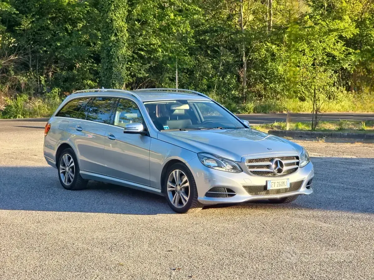 Usata Mercedes E250 Premium 204 CV (150 kW) 2015 Blu Berlina