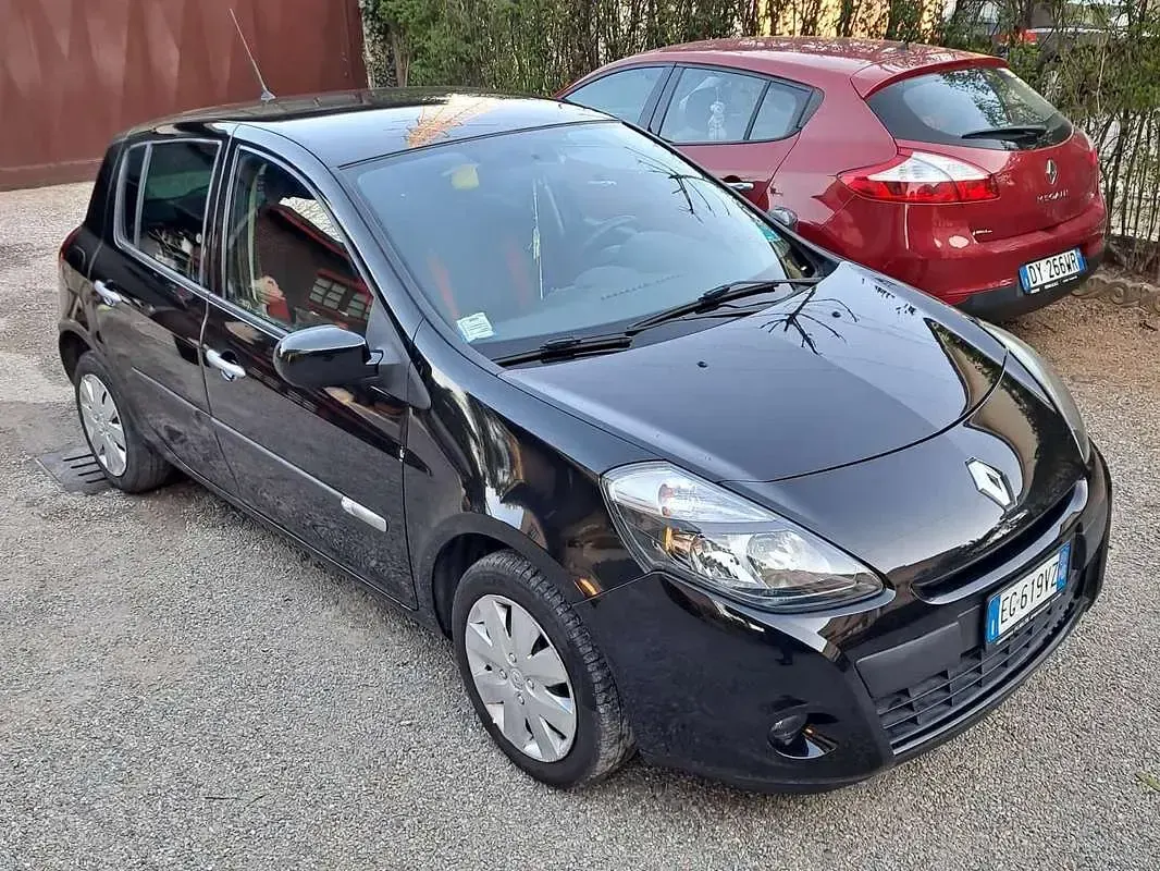 Usata Renault Clio III 75 CV (55 kW) 2011 Nero Berlina