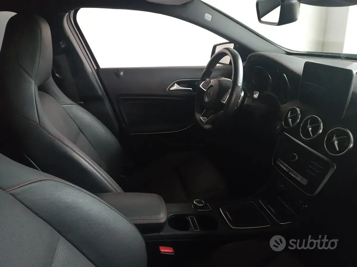 Usata Mercedes 220 AMG line 177 CV (130 kW) 2016 Nero Berlina