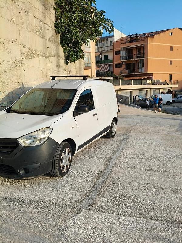 Usata Dacia Dokker 75 CV (55 kW) 2017 Bianco Monovolume