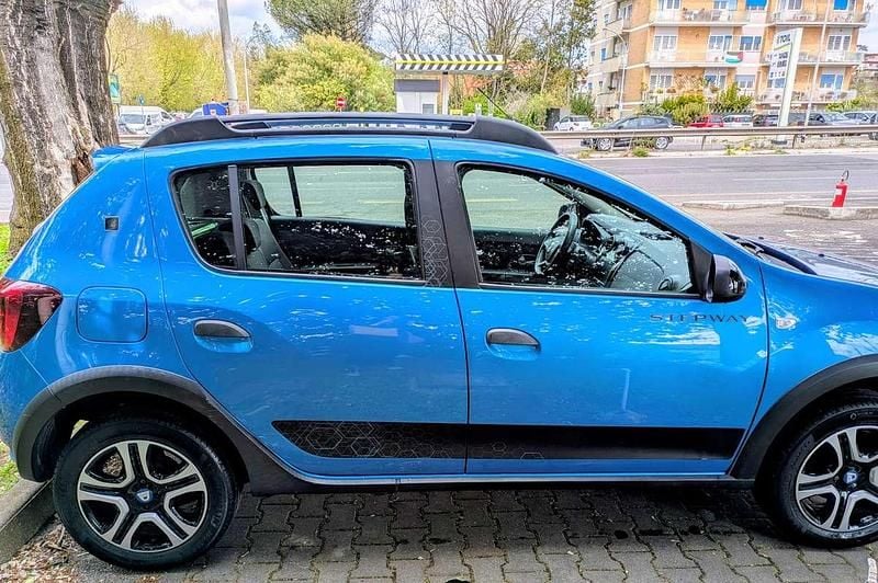 Usata Dacia Sandero Anniversary 101 CV (74 kW) 2020 Blu/azzurro Berlina