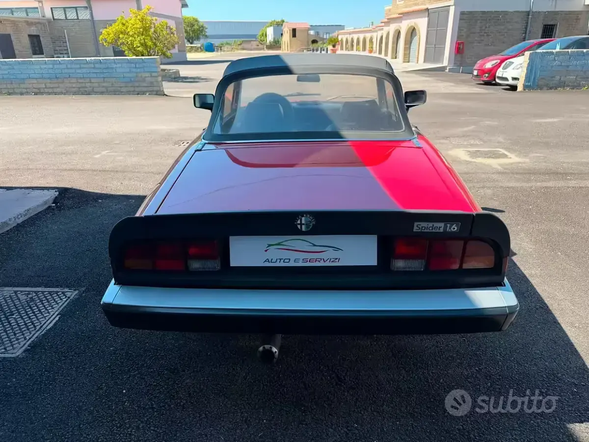 Usata Alfa Romeo Spider 106 CV (77 kW) 1990 Rosso Cabrio
