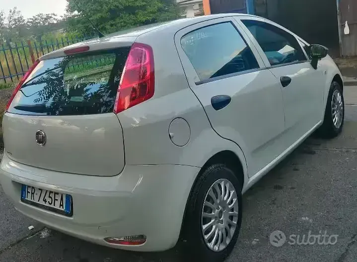 Usata Fiat Grande Punto 65 CV (47 kW) 2018 Bianco Utilitaria