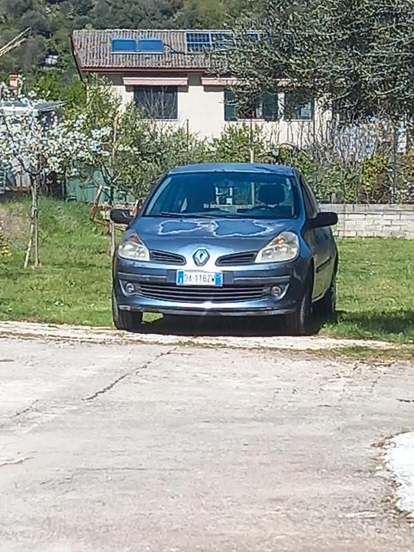 Usata Renault Clio II 65 CV (47 kW) 2006 Grigio Berlina