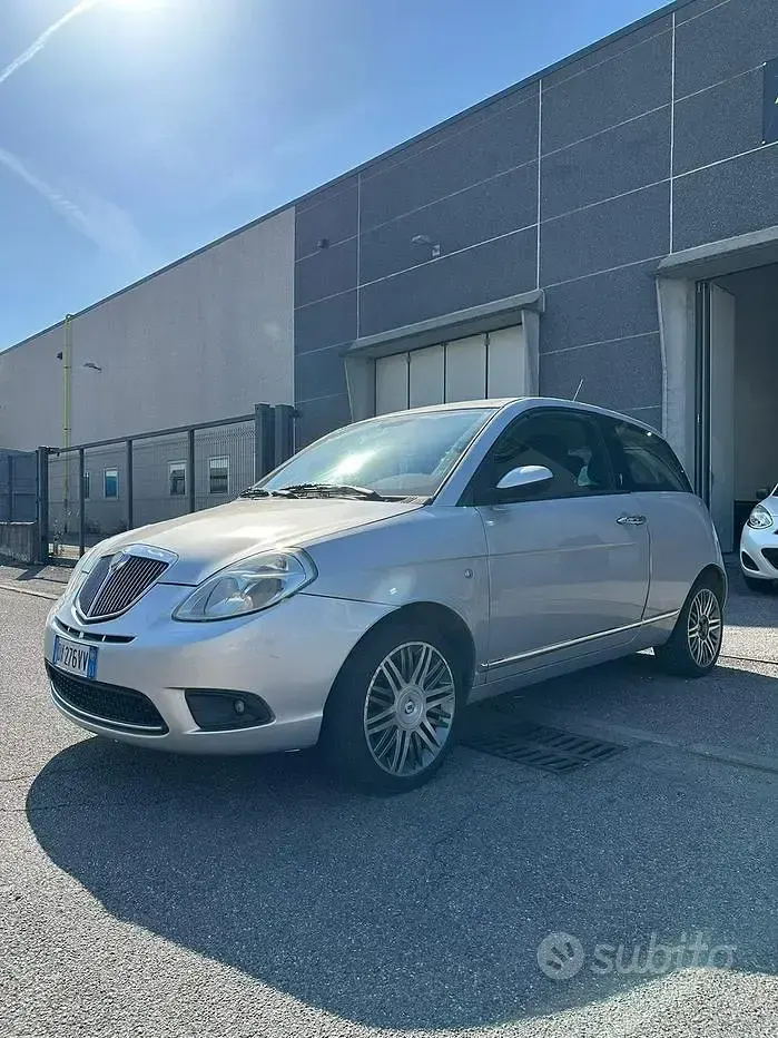 Usata Lancia Ypsilon 60 CV (44 kW) 2009 Grigio Utilitaria