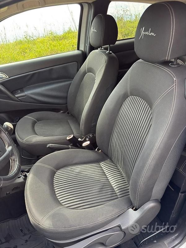 Usata Lancia Ypsilon 75 CV (55 kW) 2008 Grigio Utilitaria