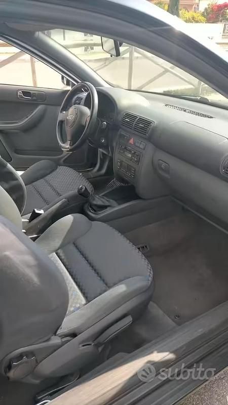 Usata Audi A3 101 CV (74 kW) 1998 Blu Utilitaria