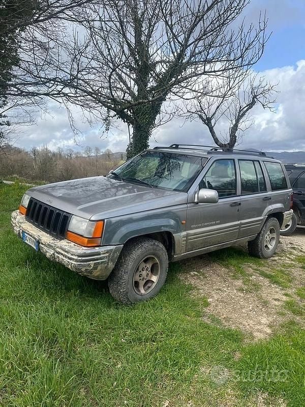Usata Jeep Cherokee 116 CV (85 kW) 1997 Grigio SUV