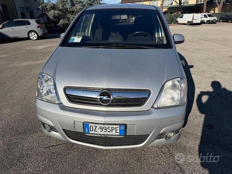 Usata Opel Meriva Cosmo 105 CV (77 kW) 2010 Grigio Monovolume