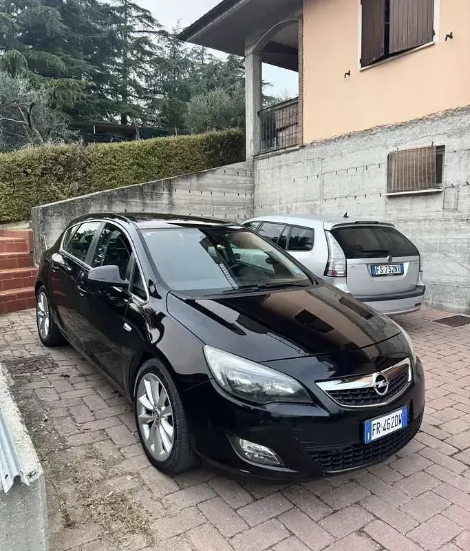 Usata Opel Astra Cosmo 160 CV (117 kW) 2010 Berlina
