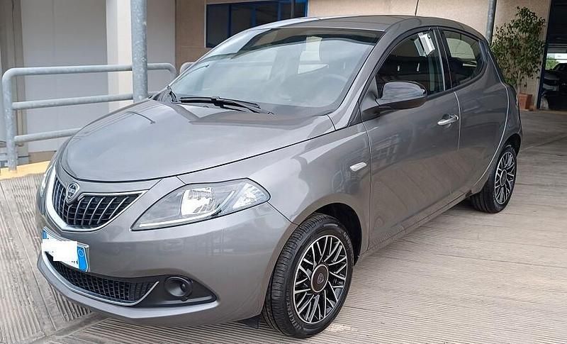 Usata Lancia Ypsilon S 69 CV (50 kW) 2024 Grigio Utilitaria