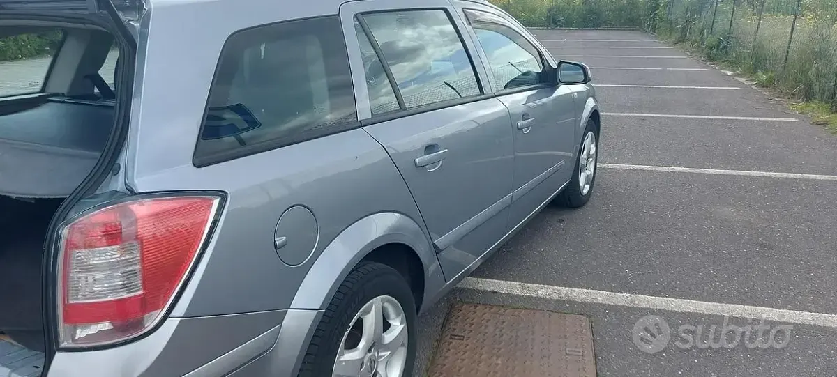 Usata Opel Astra 90 CV (66 kW) 2008 Grigio Station wagon