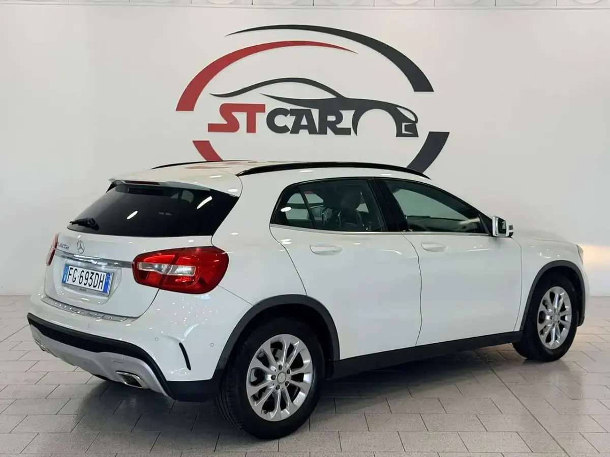 Usata Mercedes GLA200 Executive 136 CV (100 kW) 2016 Bianco SUV