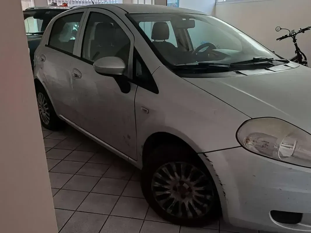 Usata Fiat Grande Punto S 75 CV (55 kW) 2011 Argento Utilitaria