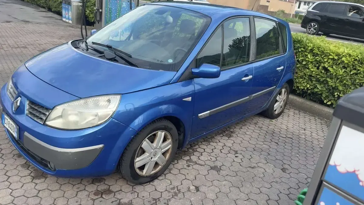 Usata Renault Scenic E-Tech Dynamique 101 CV (74 kW) 2005 Monovolume