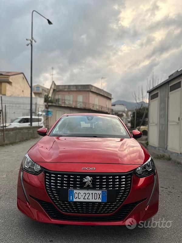 Usata Peugeot 208 Active 101 CV (74 kW) 2021 Rosso Utilitaria