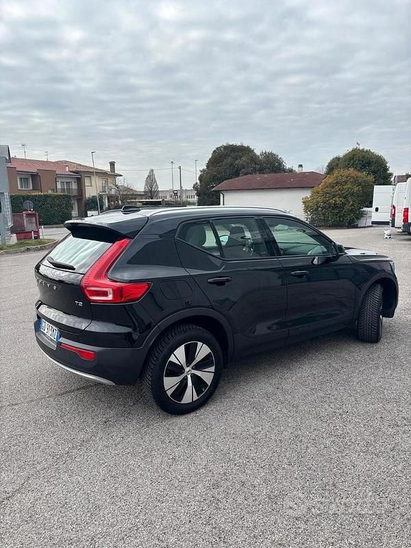 Usata Volvo XC40 Momentum 129 CV (94 kW) 2021 Nero SUV