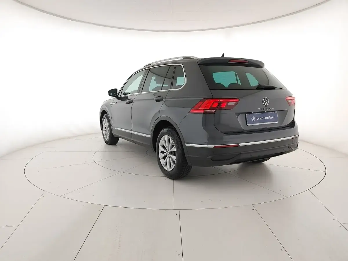 Usata VW Tiguan Life 150 CV (110 kW) 2022 B0 dolphin grey metallizzato SUV