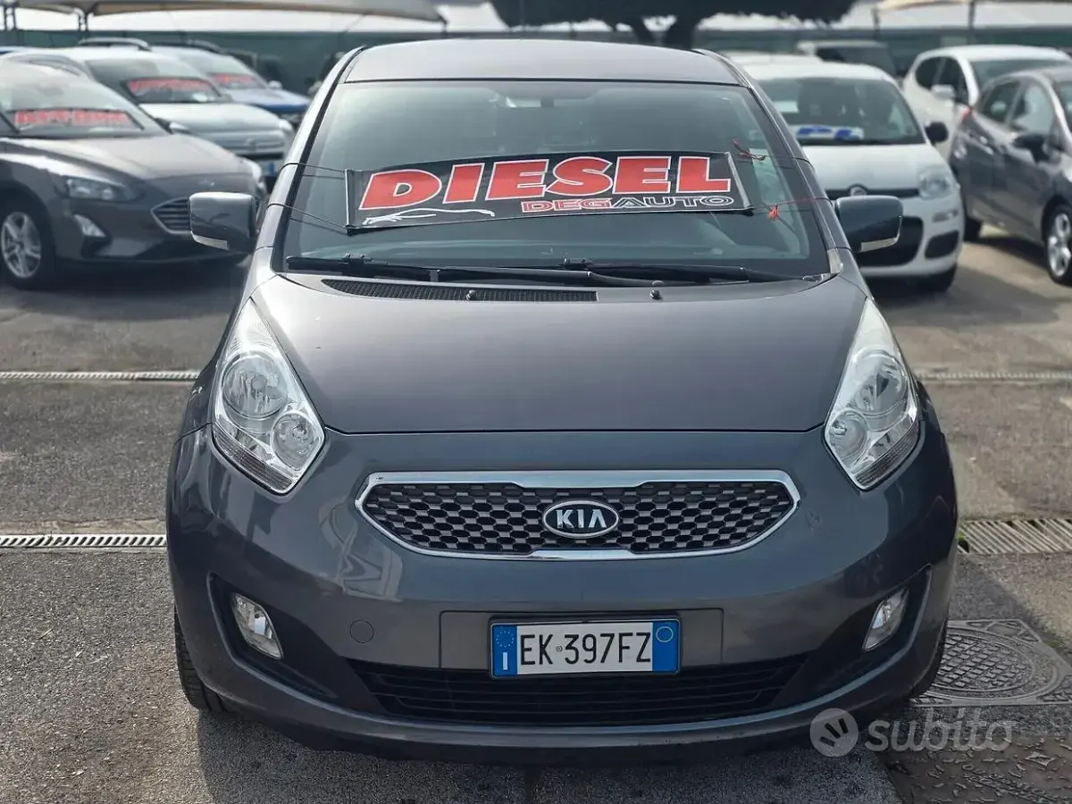 Usado Kia Venga EX 90 CV (66 kW) 2012 Gris Utilitario