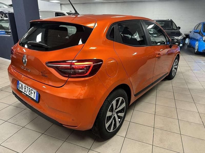Usata Renault Clio V Intens 67 CV (49 kW) 2023 Arancione Berlina