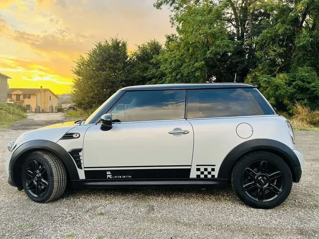 Usata Mini Cooper D 112 CV (82 kW) 2012 Grigio Utilitaria