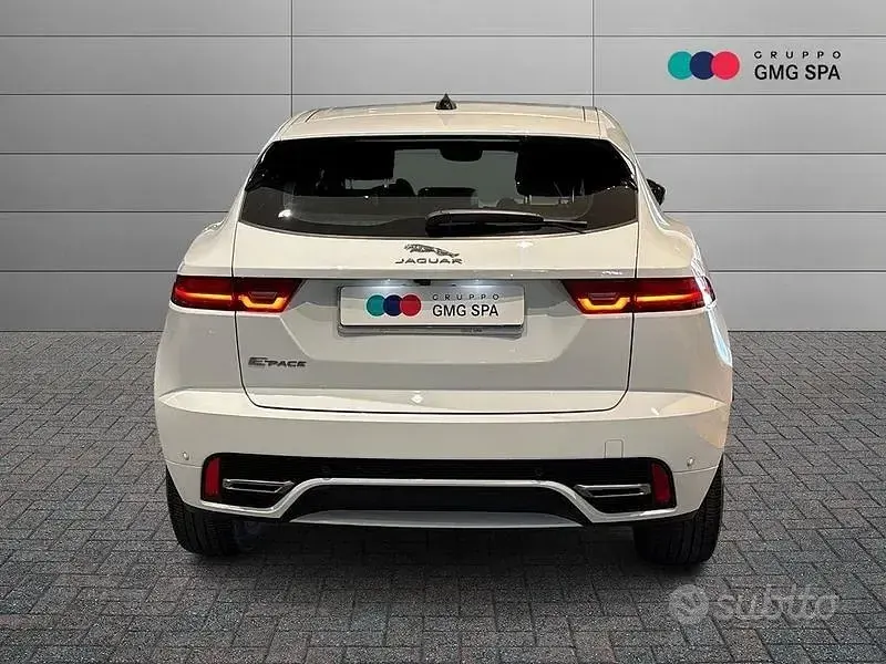 Usata Jaguar E-Pace R-Dynamic 204 CV (150 kW) 2022 Bianco SUV