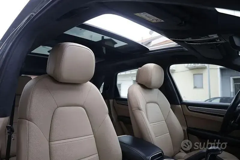 Usata Porsche Cayenne 549 CV (403 kW) 2019 Grigio SUV