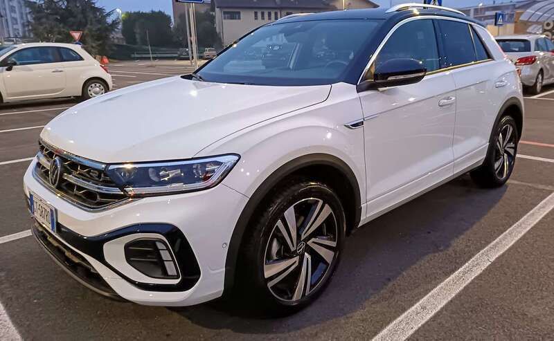 Bianco Usata 2024 VW T-Roc R-line SUV | 29.500 € (Molto cara) - Immagine 1/4